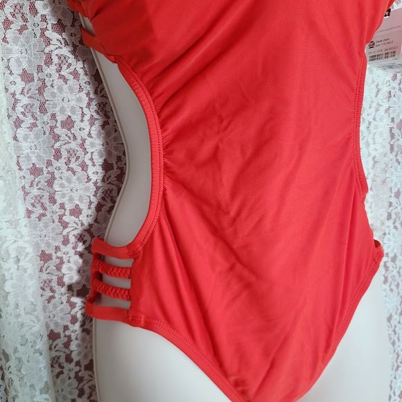 NWT Shade and Shore red cut out monokini size small - Picture 6 of 11